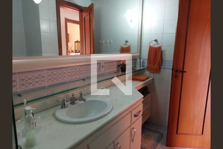 Casa à venda com 430m², 4 quartos e 4 vagas Casa à venda com 430m², 4 quartos e 4 vagasBanheiro Social 1