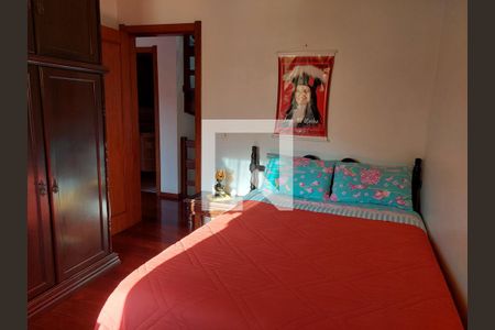 Casa à venda com 430m², 4 quartos e 4 vagas Casa à venda com 430m², 4 quartos e 4 vagasQuarto 4