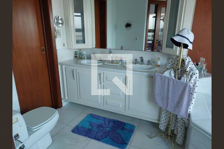 Casa à venda com 430m², 4 quartos e 4 vagas Casa à venda com 430m², 4 quartos e 4 vagasBanheiro Suite 1