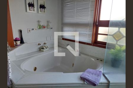 Casa à venda com 430m², 4 quartos e 4 vagas Casa à venda com 430m², 4 quartos e 4 vagasBanheiro Suite 1