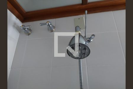 Casa à venda com 430m², 4 quartos e 4 vagas Casa à venda com 430m², 4 quartos e 4 vagasBanheiro Social 1