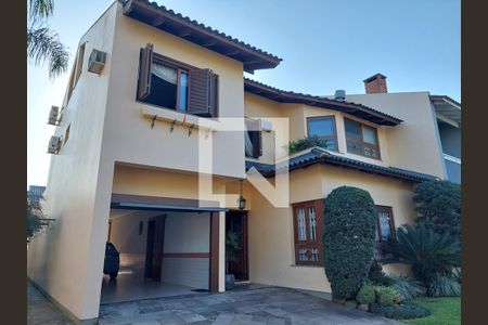 Casa à venda com 430m², 4 quartos e 4 vagas Casa à venda com 430m², 4 quartos e 4 vagasFachada