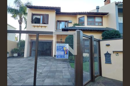 Casa à venda com 430m², 4 quartos e 4 vagas Casa à venda com 430m², 4 quartos e 4 vagasFachada