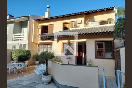 Casa à venda com 430m², 4 quartos e 4 vagas Casa à venda com 430m², 4 quartos e 4 vagasÁrea externa