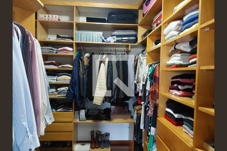 Casa à venda com 430m², 4 quartos e 4 vagas Casa à venda com 430m², 4 quartos e 4 vagasCloset da suíte 1