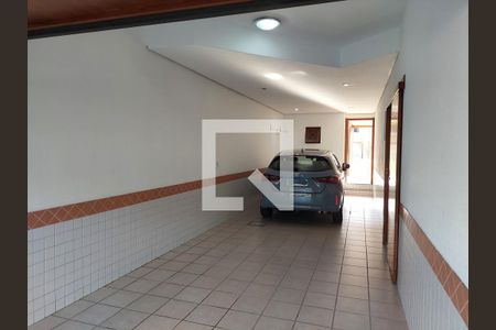 Casa à venda com 430m², 4 quartos e 4 vagas Casa à venda com 430m², 4 quartos e 4 vagasGaragem