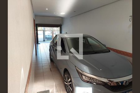 Casa à venda com 430m², 4 quartos e 4 vagas Casa à venda com 430m², 4 quartos e 4 vagasGaragem