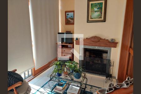 Casa à venda com 430m², 4 quartos e 4 vagas Casa à venda com 430m², 4 quartos e 4 vagasSala de Leitura