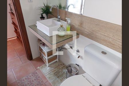 Casa à venda com 430m², 4 quartos e 4 vagas Casa à venda com 430m², 4 quartos e 4 vagasBanheiro Social 2