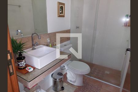 Casa à venda com 430m², 4 quartos e 4 vagas Casa à venda com 430m², 4 quartos e 4 vagasBanheiro Social 2