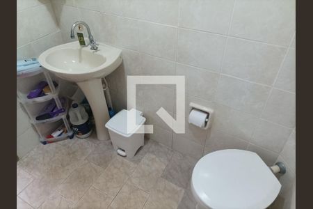 Casa à venda com 108m², 2 quartos e 2 vagasBanheiro quarto suíte