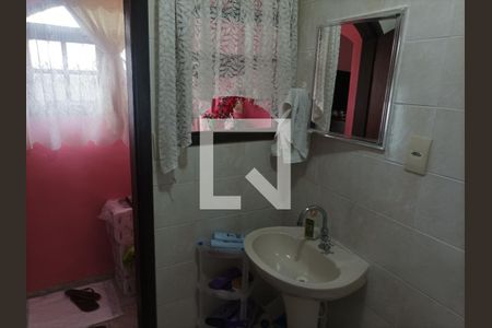 Casa à venda com 108m², 2 quartos e 2 vagasBanheiro quarto suíte