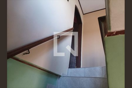 Casa à venda com 108m², 2 quartos e 2 vagasEscada