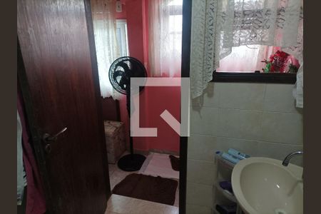 Casa à venda com 108m², 2 quartos e 2 vagasBanheiro quarto suíte