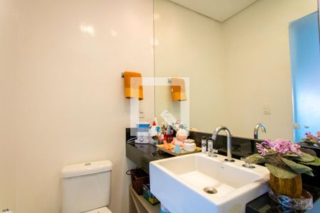 Casa à venda com 200m², 3 quartos e 4 vagasBanheiro do quarto 2