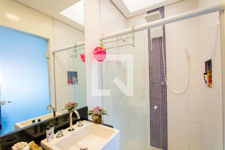 Casa à venda com 200m², 3 quartos e 4 vagasBanheiro do quarto 2