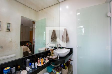 Casa à venda com 200m², 3 quartos e 4 vagasBanheiro do quarto 1