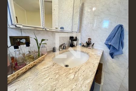 Casa à venda com 240m², 4 quartos e 5 vagas Casa à venda com 240m², 4 quartos e 5 vagasBanheiro