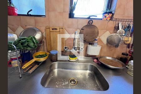 Casa à venda com 240m², 4 quartos e 5 vagas Casa à venda com 240m², 4 quartos e 5 vagasCozinha