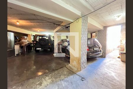 Casa à venda com 240m², 4 quartos e 5 vagas Casa à venda com 240m², 4 quartos e 5 vagasÁrea Comum