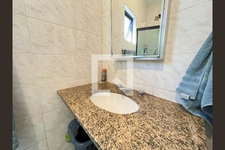 Casa à venda com 240m², 4 quartos e 5 vagas Casa à venda com 240m², 4 quartos e 5 vagasBanheiro