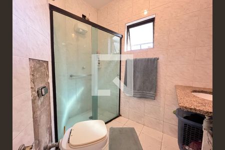 Casa à venda com 240m², 4 quartos e 5 vagas Casa à venda com 240m², 4 quartos e 5 vagasBanheiro