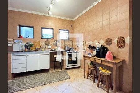 Casa à venda com 240m², 4 quartos e 5 vagas Casa à venda com 240m², 4 quartos e 5 vagasCozinha