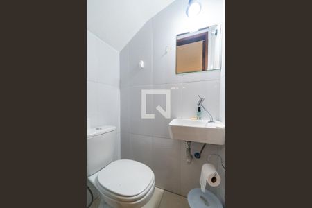 Casa de condomínio à venda com 174m², 3 quartos e 4 vagasBanheiro