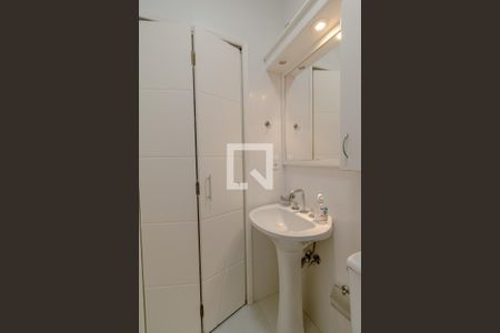 Casa à venda com 184m², 2 quartos e 3 vagasBanheiro Quarto 1