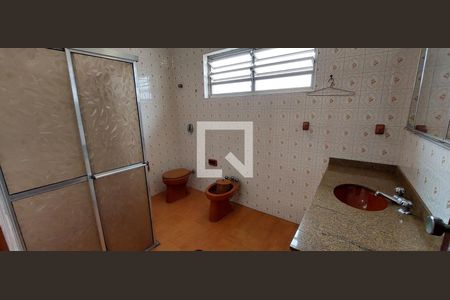 Casa para alugar com 247m², 5 quartos e 2 vagasBanheiro 2