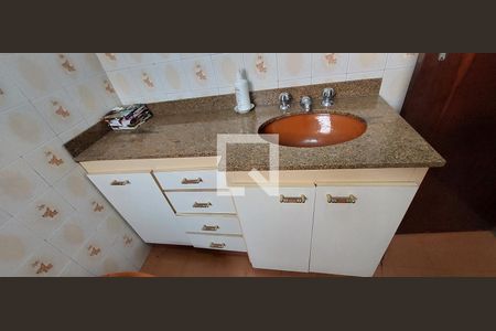 Casa para alugar com 247m², 5 quartos e 2 vagasBanheiro 1