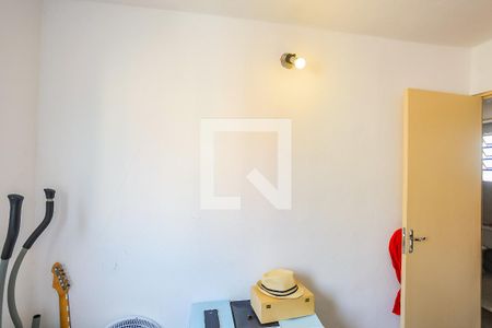 Quarto 1 de apartamento para alugar com 2 quartos, 50m² em Parque Pinheiros, Taboão da Serra