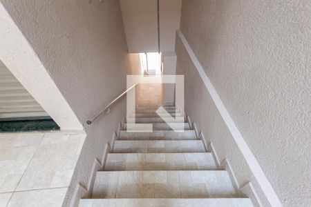 Escada de casa para alugar com 1 quarto, 34m² em Sacoma, São Paulo