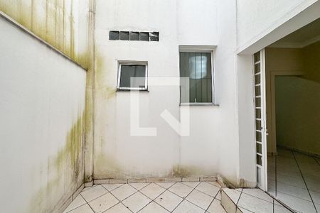 Apartamento para alugar com 75m², 2 quartos e sem vagaQuintal - Área de Serviço