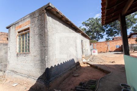 Casa à venda com 140m², 3 quartos e 5 vagasBarracão
