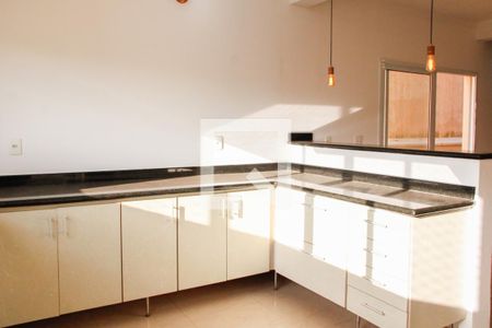 Casa de condomínio para alugar com 280m², 5 quartos e 4 vagasCozinha