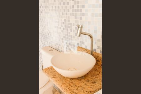 Casa de condomínio para alugar com 280m², 5 quartos e 4 vagasBanheiro Piscina