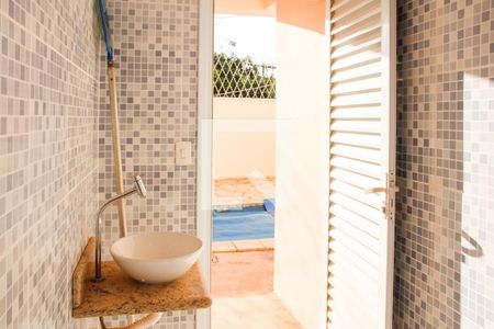 Casa de condomínio para alugar com 280m², 5 quartos e 4 vagasBanheiro Piscina