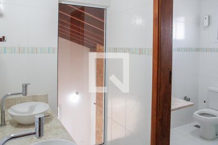 Casa de condomínio para alugar com 280m², 5 quartos e 4 vagasBanheiro 