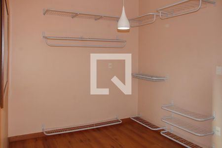 Casa de condomínio para alugar com 280m², 5 quartos e 4 vagasCloset Quarto 1