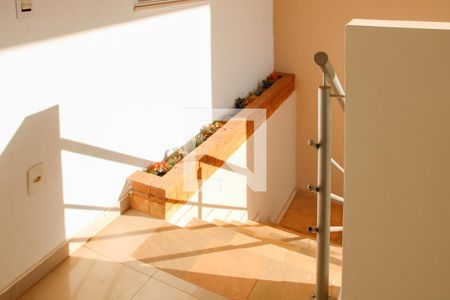 Casa de condomínio para alugar com 280m², 5 quartos e 4 vagasEscada