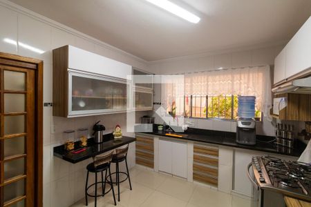Casa à venda com 190m², 3 quartos e 2 vagas Casa à venda com 190m², 3 quartos e 2 vagasCozinha