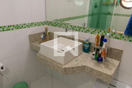 Casa à venda com 190m², 3 quartos e 2 vagas Casa à venda com 190m², 3 quartos e 2 vagasBanheiro da Suíte