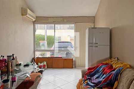Sala de casa à venda com 2 quartos, 71m² em Campo Novo, Porto Alegre