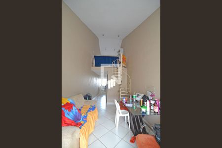 Sala de casa à venda com 2 quartos, 71m² em Campo Novo, Porto Alegre