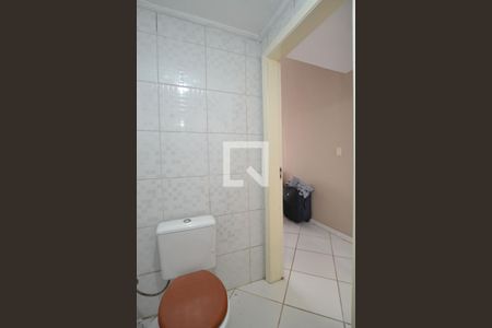 Banheiro de casa à venda com 2 quartos, 71m² em Campo Novo, Porto Alegre