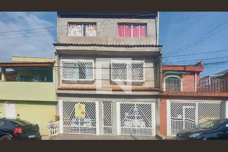 Casa à venda com 200m², 4 quartos e 4 vagas Casa à venda com 200m², 4 quartos e 4 vagasFachada