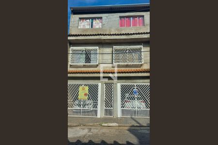 Casa à venda com 200m², 4 quartos e 4 vagas Casa à venda com 200m², 4 quartos e 4 vagasFachada