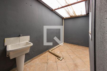 Casa para alugar com 72m², 2 quartos e 1 vagaQuintal