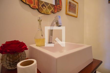 Lavabo  de apartamento à venda com 2 quartos, 140m² em Vila Ipiranga, Porto Alegre